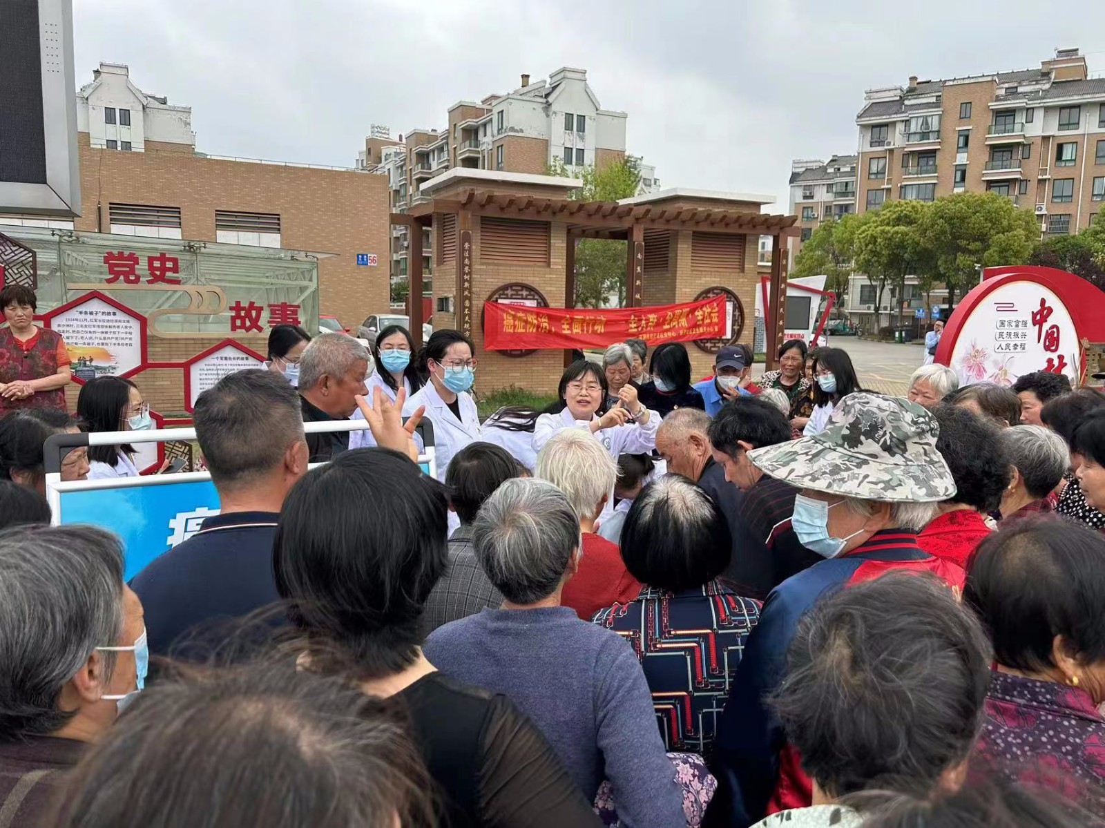 1.新开街道社区卫生服务中心肿瘤防治义诊宣传活动.jpg