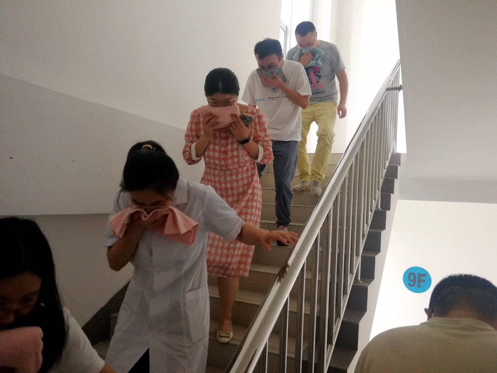 （网+疾）中心开展实验室重点部位应急疏散演练1.jpg